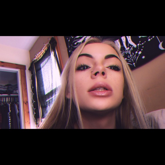 Meet your Posher, Julia - Picture 1 of 3